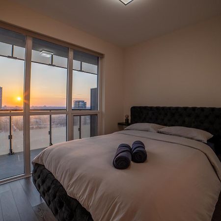 Luxury Condo W/Mesmerizing Sunset Views & Free Parking Toronto Luaran gambar